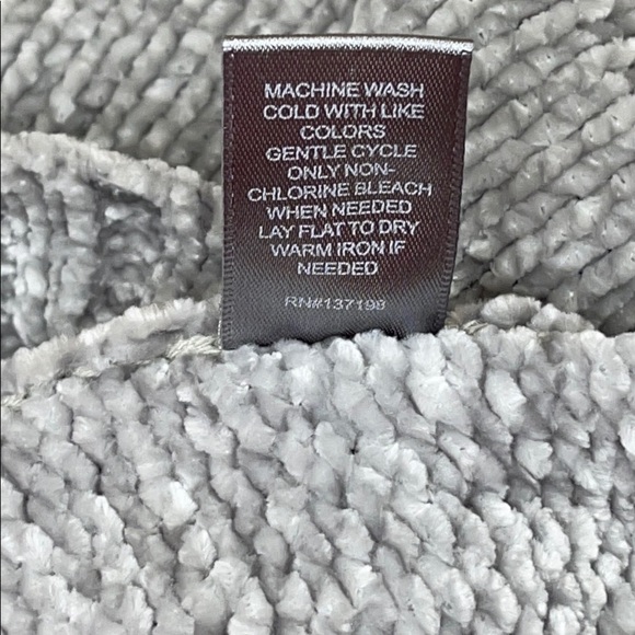 MARLED BY REUNITED CLOTHING•SWEATER - Picture 9 of 11